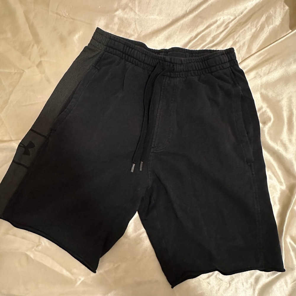 under armor black athletic shorts